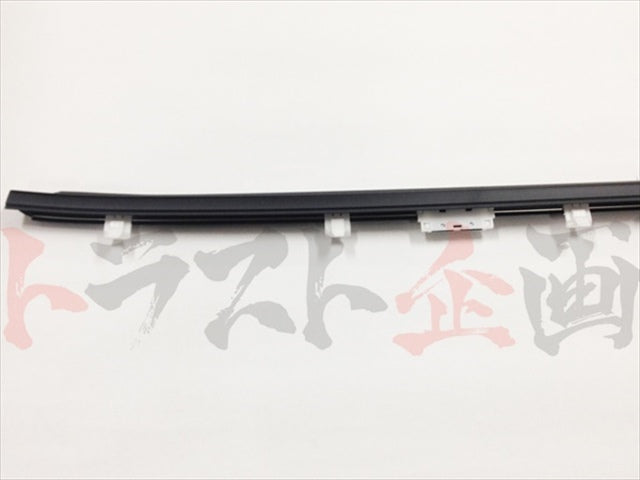 即納 ドアアウトサイドモール 助手席側 スカイライン GT-R BNR34 R34 2ドア #663101040
